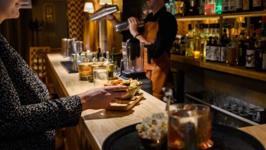Un bar à cocktails dans un train fête ses 6 ans à Nantes