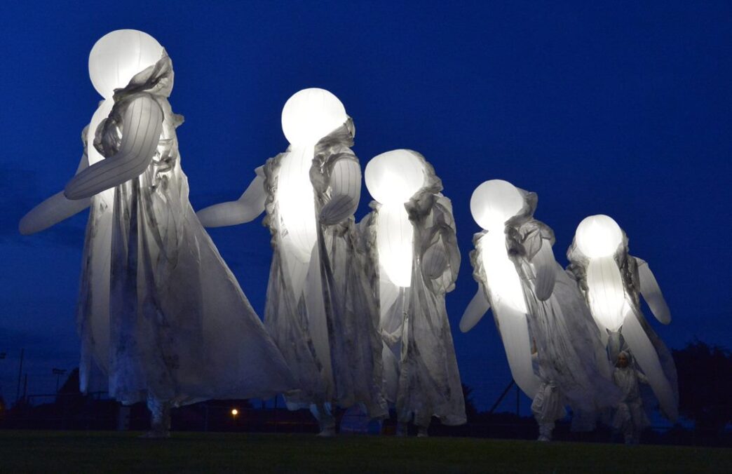 spectacle totems