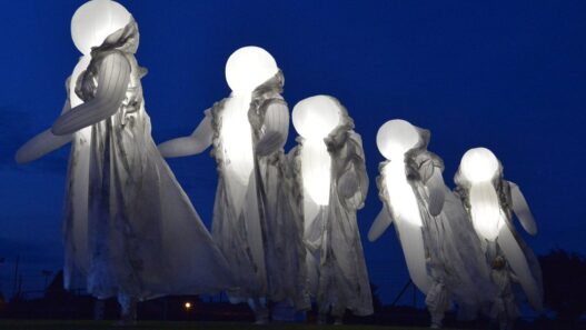 spectacle totems