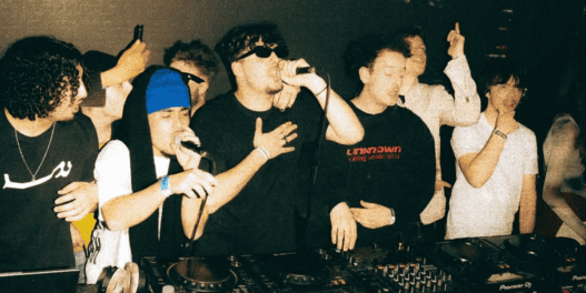 Une soirée électro à Nantes avec DJ en live et ambiance festive.