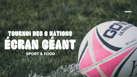 Petite balle de rugby sur terrain verdoyant pour événement sportif à Nantes.