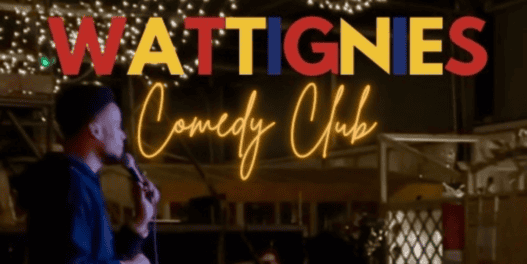 Décor lumineux d'un comedy club à Watignies, ambiance conviviale pour événements humoristiques.