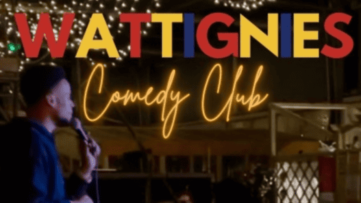 Décor lumineux d'un comedy club à Watignies, ambiance conviviale pour événements humoristiques.