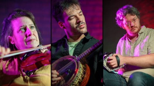 Artistes jouant de la musique lors d'une répétition à Nantes.
