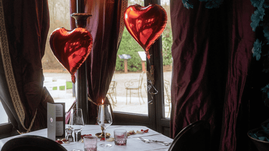 Dîner gastronomique de Saint-Valentin dans un château 5 étoiles près de Nantes, ambiance élégante et.