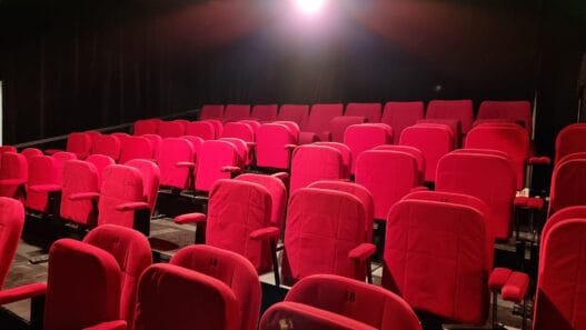 Salles de cinéma modernes à Nantes pour événements et projections.