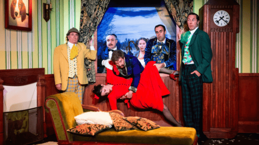 Théâtre 100 noms : Le faux british