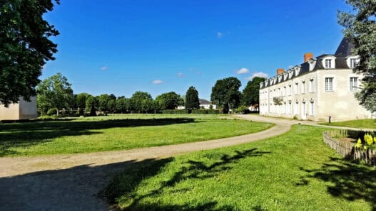 Parc de la Balinière, espace vert paisible à Nantes, idéal pour la détente et les activités en plein.