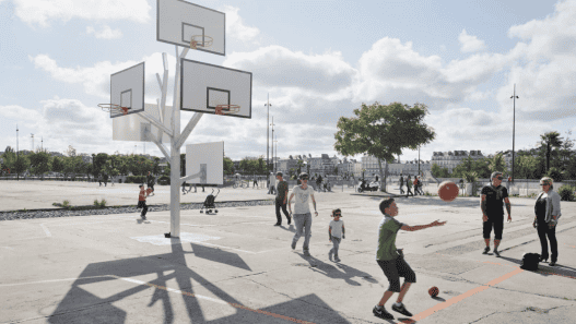 Arbre à basket, Voyage à Nantes ©Martin Argyroglo LVAN