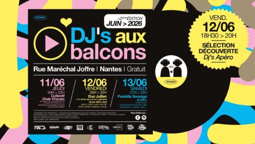 DJ aux balcons dans la rue Joffre.
