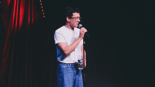 Spectacle d'humour Louis Cattelat ©Marina Viguier.