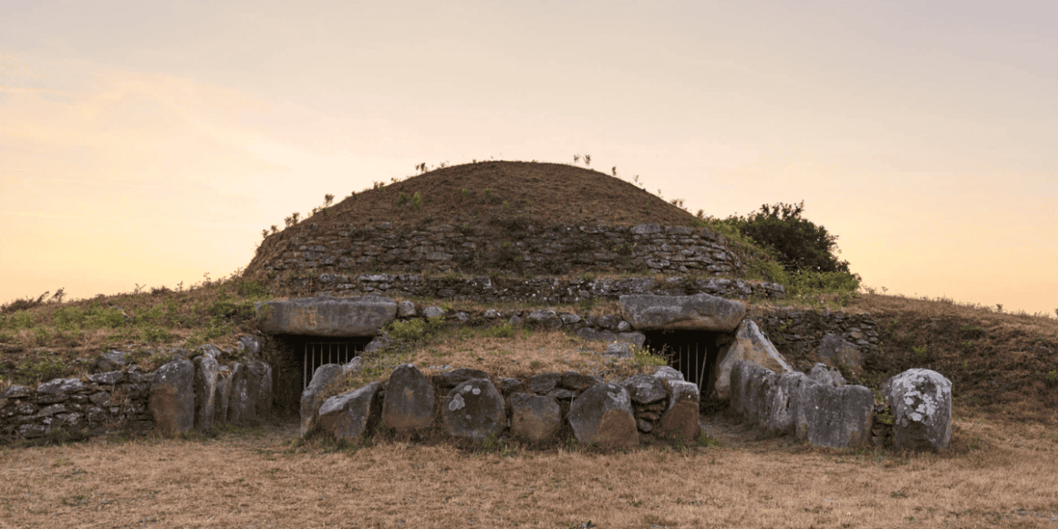 Visite du tumulus de Dissignac.