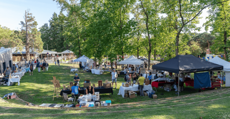 Marché estival nocturne de Nantes Camping