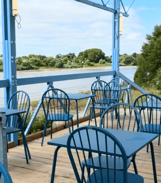 Hangar 24 padel, food et belvédère sur cette nouvelle terrasse à nantes