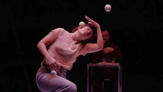 Spectacle entre cirque et rap : « Biographies » par la Cie Ea Eo
