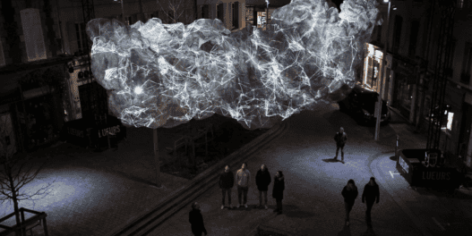 Un nuage lumineux géant sous les nefs à Nantes Cloud Memory 4 ©Guillaume Marmin