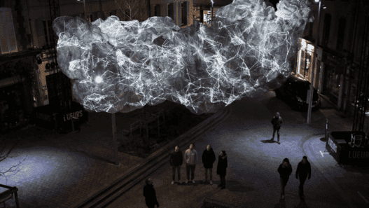 Un nuage lumineux géant sous les nefs à Nantes Cloud Memory 4 ©Guillaume Marmin